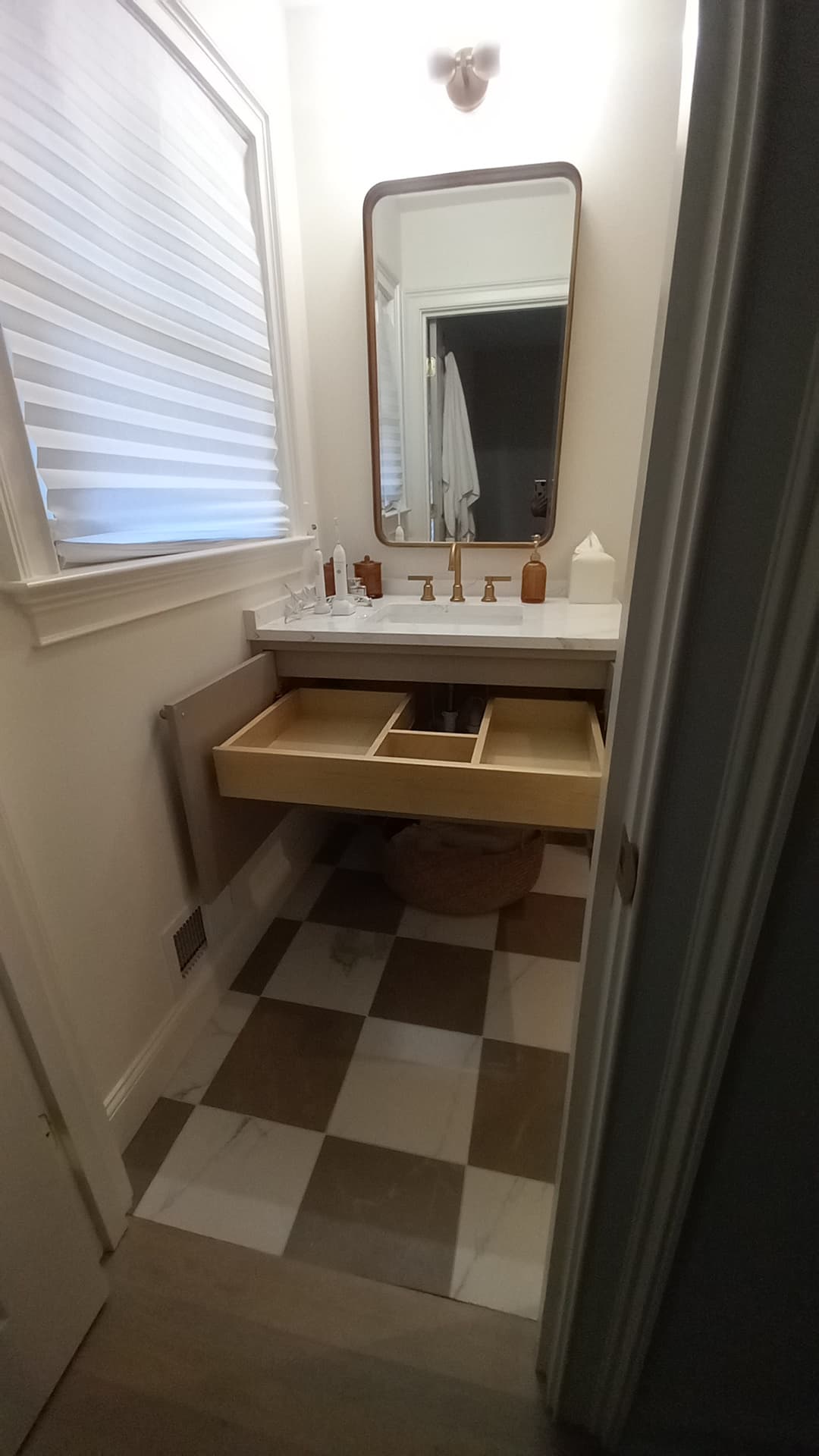 Custom bathroom vanity cabinet built by Hdez Gabinets in Atlanta