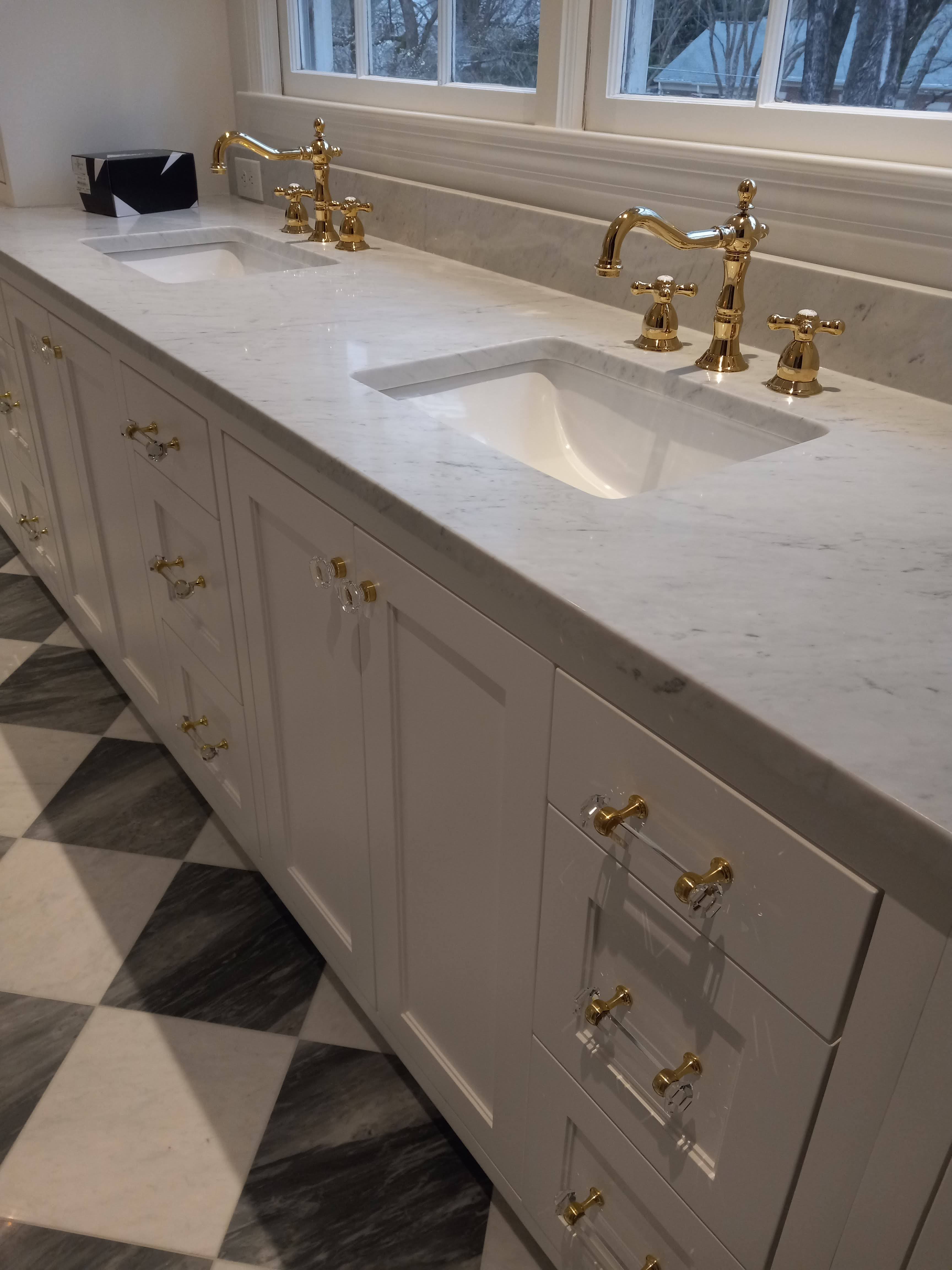 White custom double vanity with marble top and brass faucets built by Hdez Gabinets