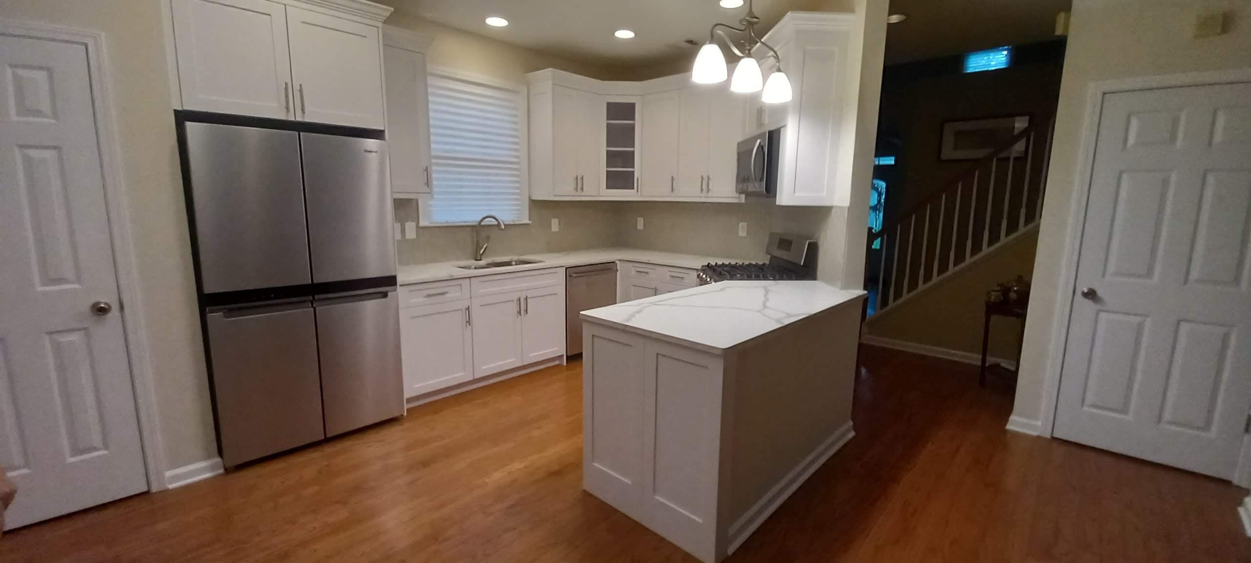 Custom kitchen remodel with white cabinets built by Hdez Gabinets in Atlanta, GA